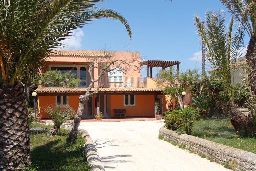 La Villa Rosa Al Mare Pozzallo Ruang foto