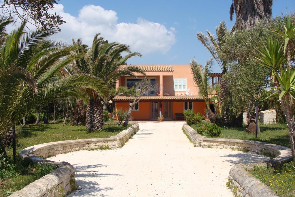 La Villa Rosa Al Mare Pozzallo Ruang foto