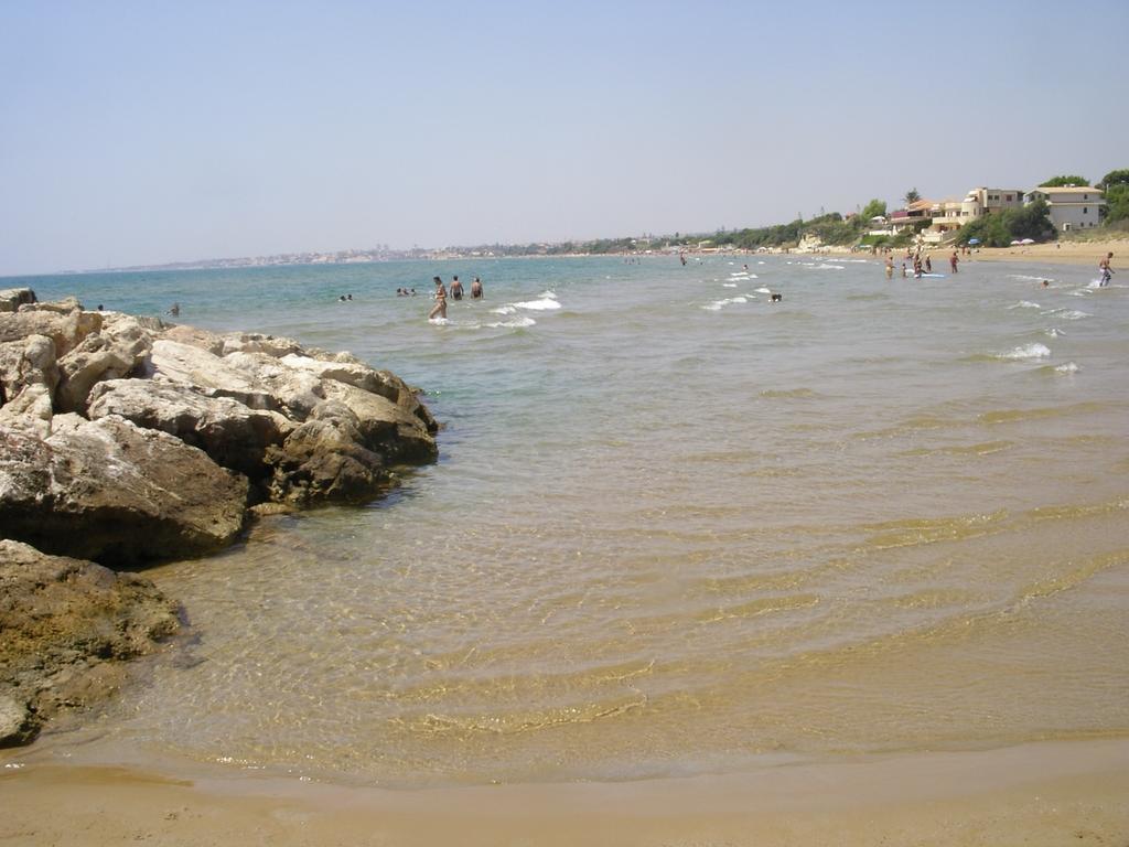 La Villa Rosa Al Mare Pozzallo Ruang foto